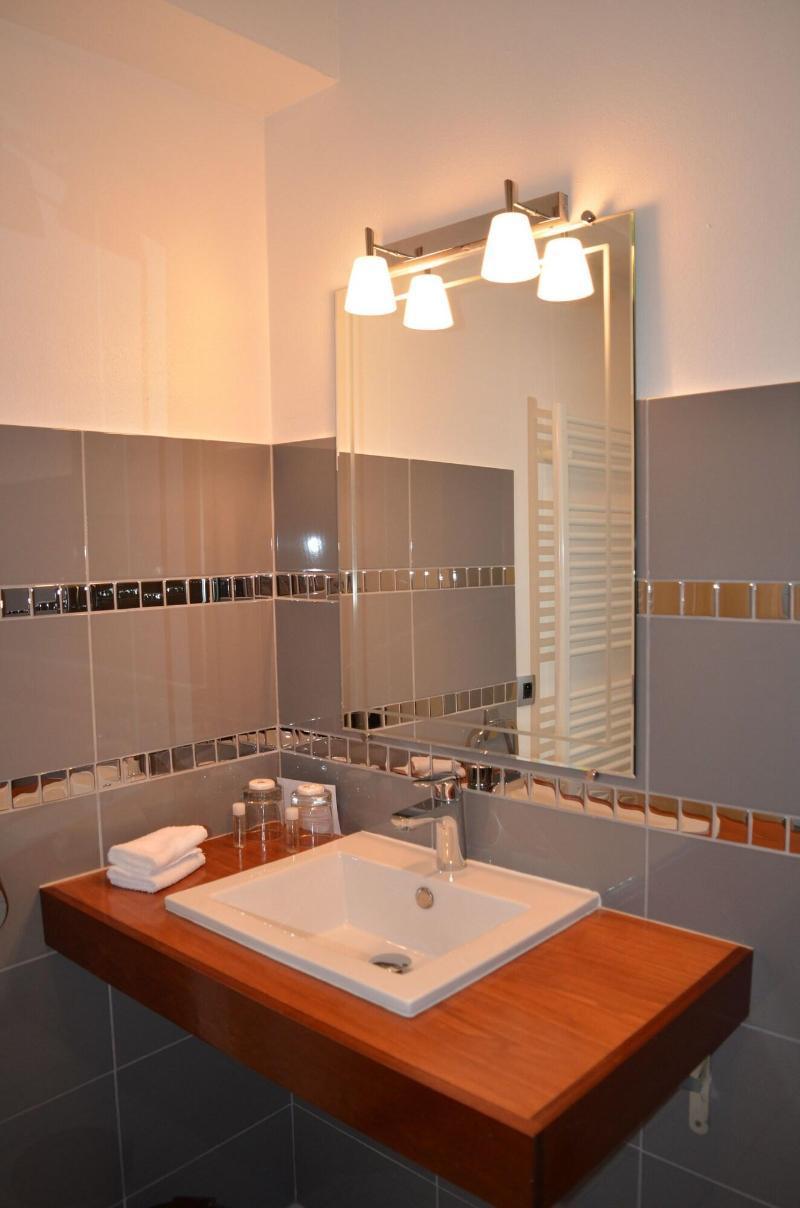 Hotel Le Toeno ทรีเบอร์ดัน ภายนอก รูปภาพ